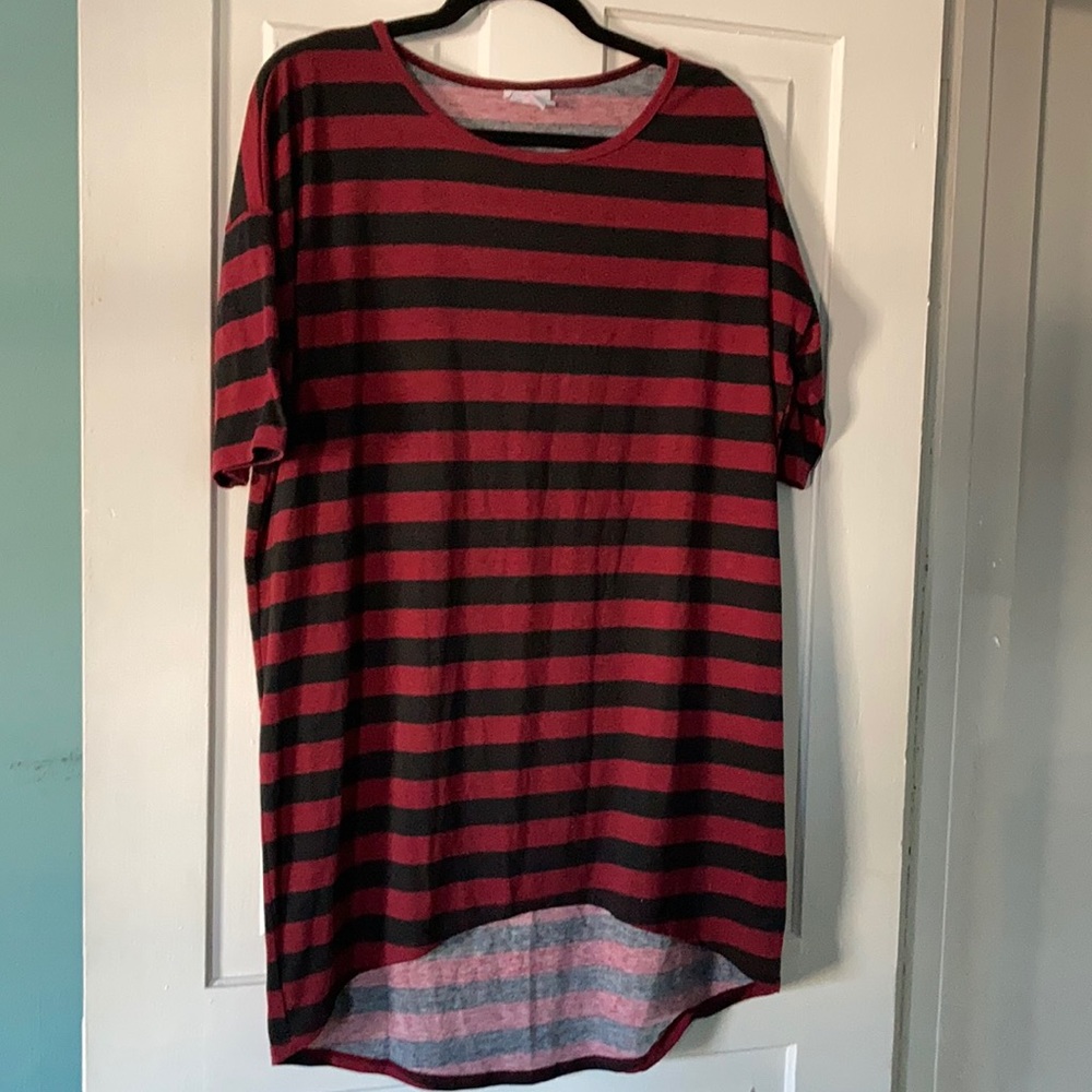 —Small LuLaRoe Irma Tunic